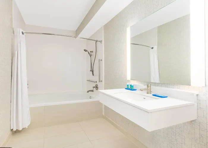 Holiday Inn Express Hotel & Suites Seaside Convention Center By Ihg