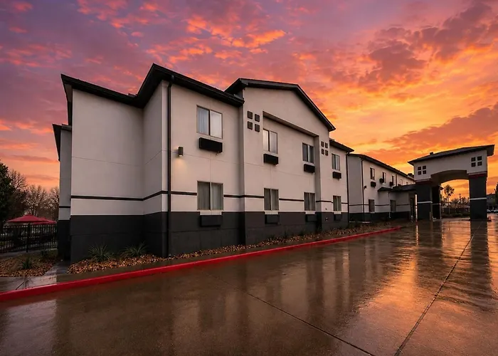 Super 8 By Wyndham Brenham Tx