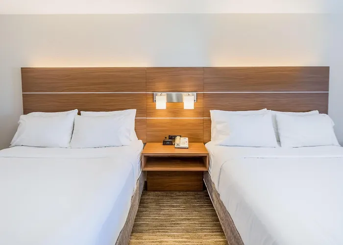 Holiday Inn Express - On The Beach By Ihg