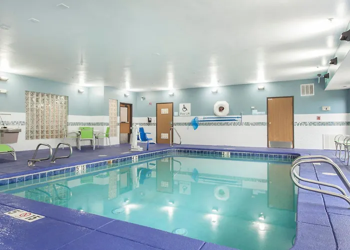 Holiday Inn Express & Suites