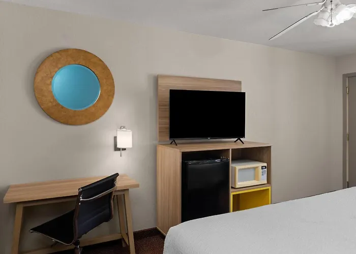 Days Inn By Wyndham Pratt
