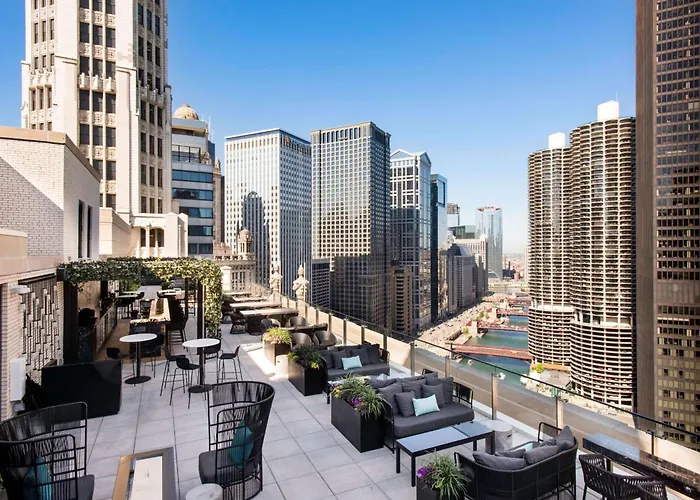 Londonhouse Chicago, Curio Collection By Hilton