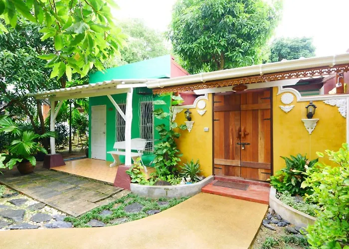 Forest Bungalows & Mama'S Restaurant