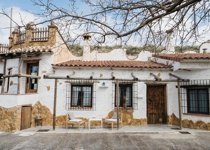 Cuevas El Atochal Orígenes
