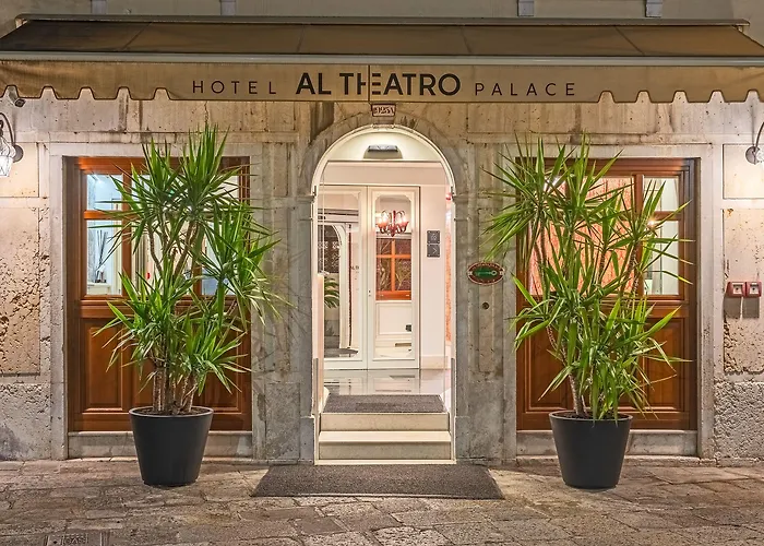 Al Theatro Palace