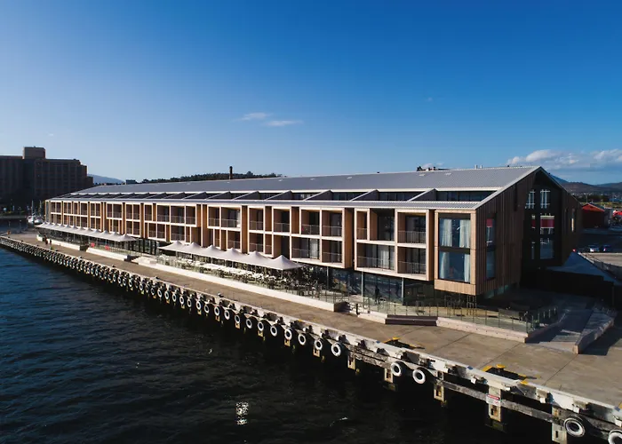 Macq 01 Hotel