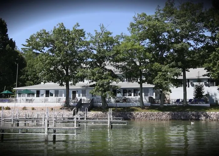 Churchill Pointe Inn