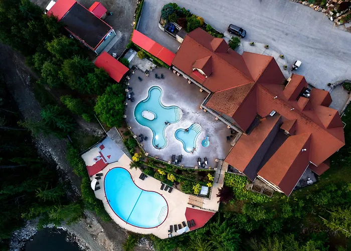 Halcyon Hot Springs Resort