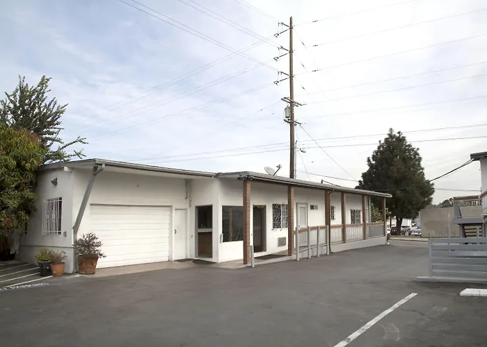 Lodge At 32Nd