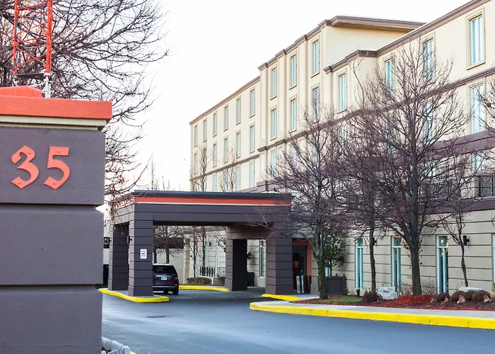 Best Western Premier Airport Carlingview