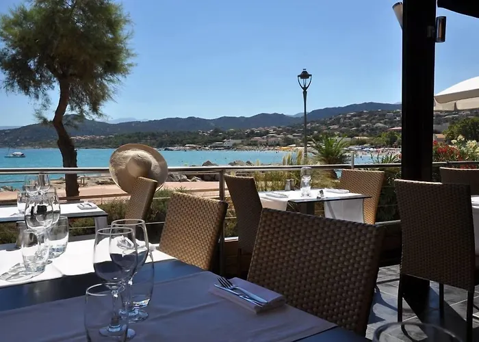 Hotel L'Escale Coté Port à LʼÎle-Rousse