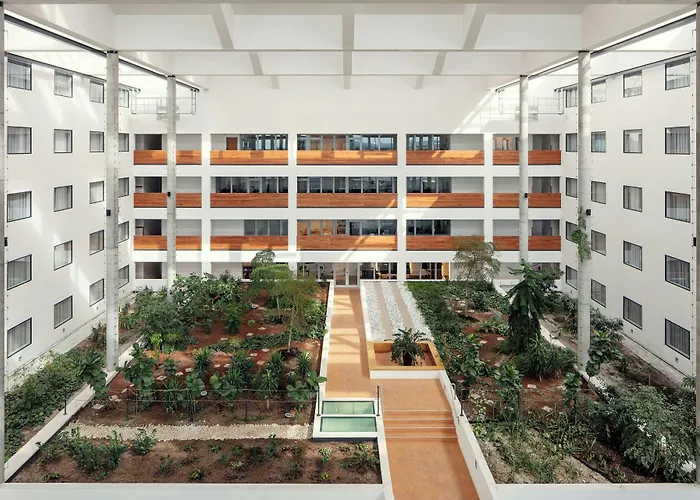 Courtyard By Marriott Prague Airport
