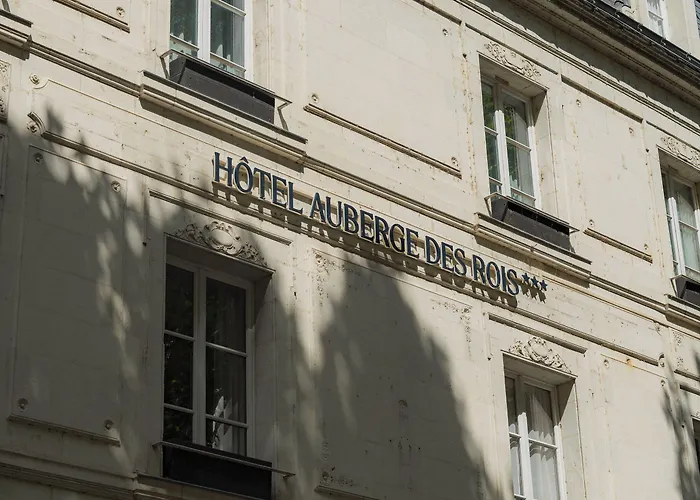BRIT HOTEL Le Lion d'Or CHINON