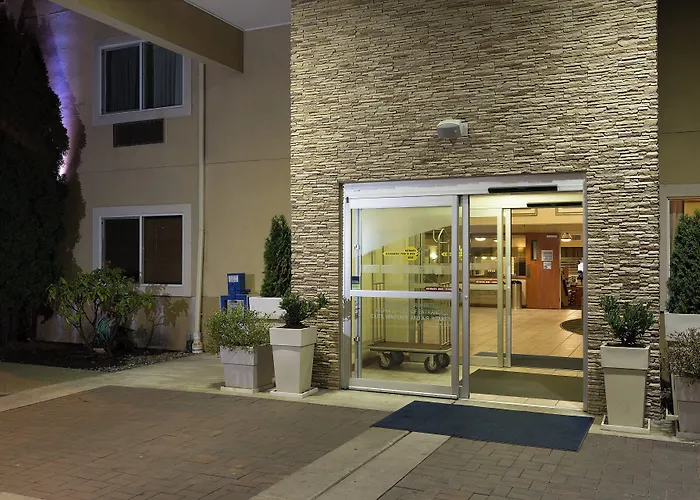 Holiday Inn Express s & Suites Burlington By Ihg