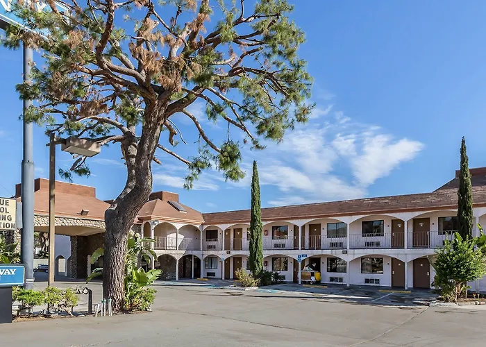 Rodeway Inn Magic Mountain Area
