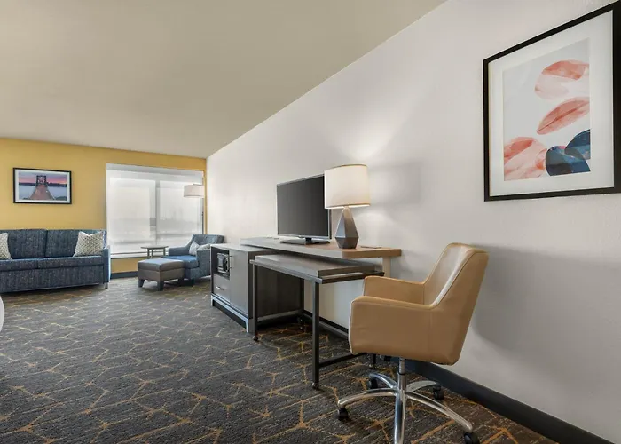 Holiday Inn Airport By Ihg