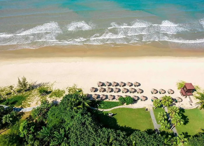 Pullman Oceanview Bay Resort & Spa