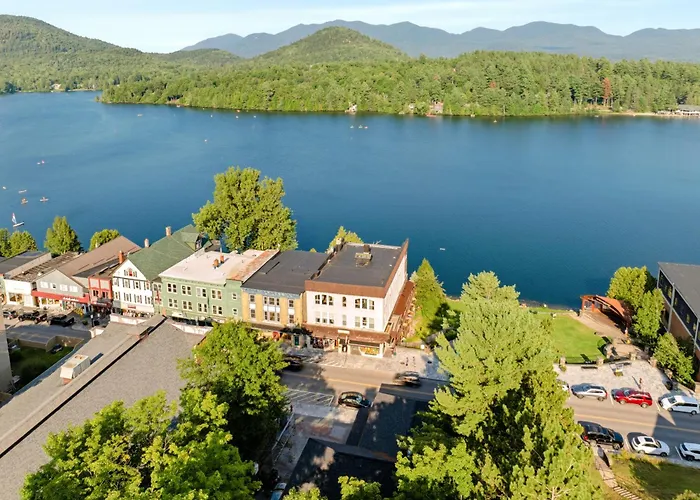 The Haus On Mirror Lake