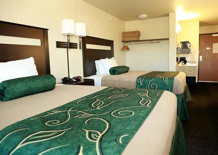 Travelodge By Wyndham Clinton Valley West Court