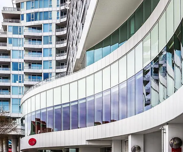 Pinnacle Hotel At The Pier North Vancouver