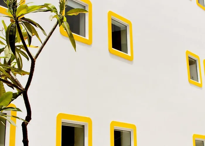 Bloomrooms @ Link Road