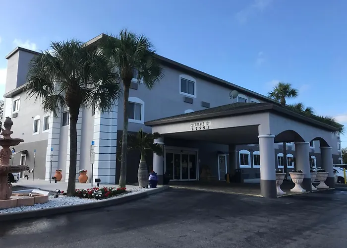 Days Inn & Suites By Wyndham North Naples