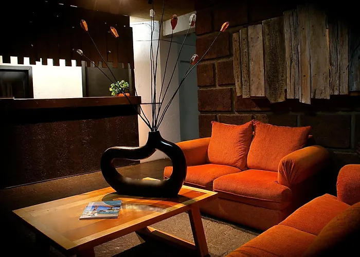 Aztic Hotel And Executive Suites