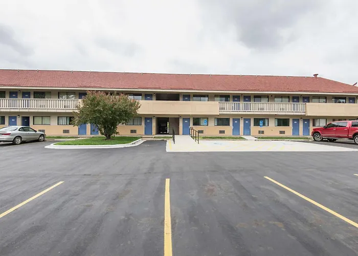 Motel 6-Overland Park, Ks