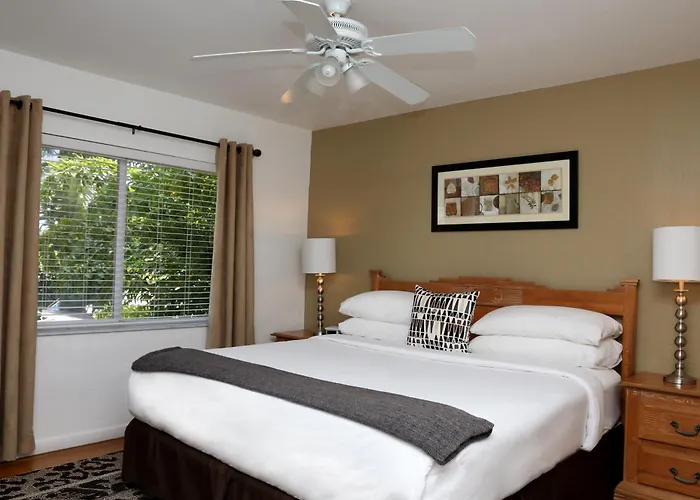 The Cabanas Guesthouse & Spa - Gay Resort Catering To Gay Men Oakland Park