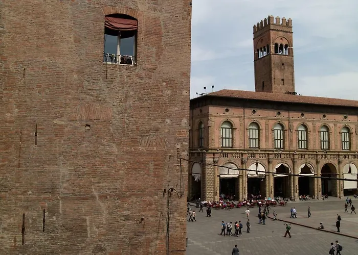 Casa Isolani Piazza Maggiore 1.0